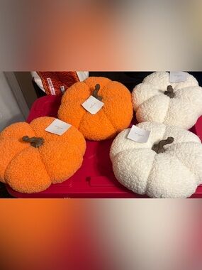 Cozy Sherpa Pumpkin Plush Décor - Orange & White (4)